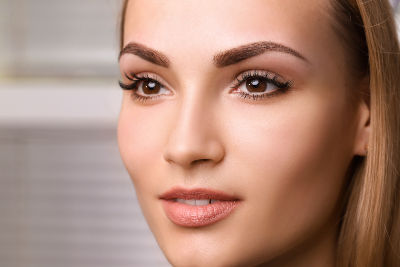 sourcils maquillage permanent