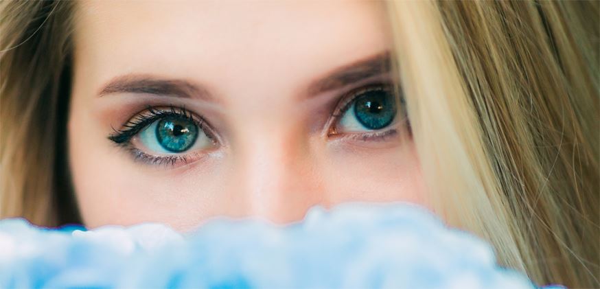 yeux bleu maquillage